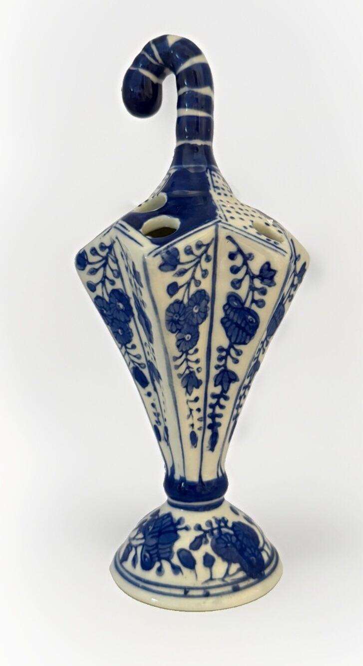 Twos Company Canton Blue White Porcelain Umbrella Bud Vase Pencil Holder 8”